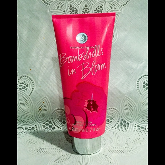 Victoria's Secret Bombshells in Bloom Body Lotion - Picture 1 of 3